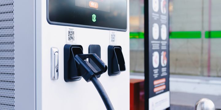 Analyzing the Cost Benefits of EV Charging Solutions